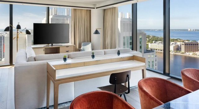 Двухместный люкс with partial bay view JW Marriott Tampa Water Street
