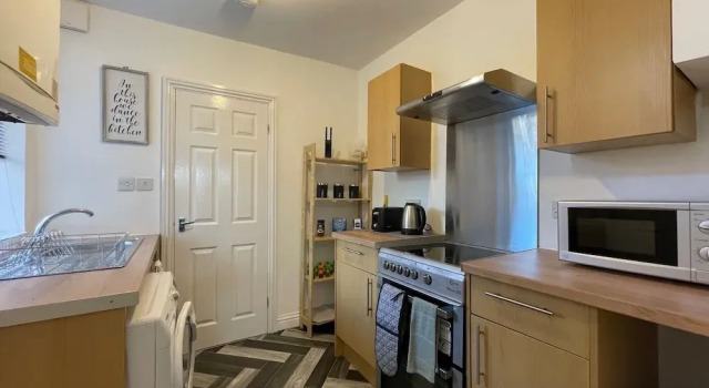 Апартаменты Lovely 2-bed Downstairs Apartment