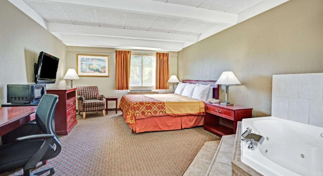 Двухместный люкс Travelodge by Wyndham Iowa City