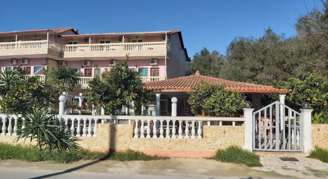 Flamingo Apartments Moraitika Corfu, Забронировать Апартаменты/квартира Отели периферии Ионических островов с парковкой, Парковка