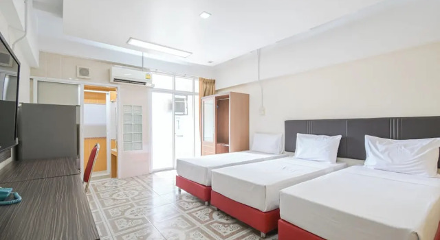 Трёхместный номер Superior с балконом AC Habitat Bangkok