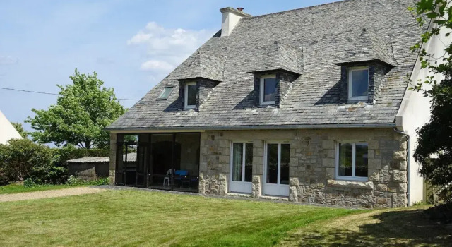 Beautiful Family Holiday Home in Diben, Plougasnou