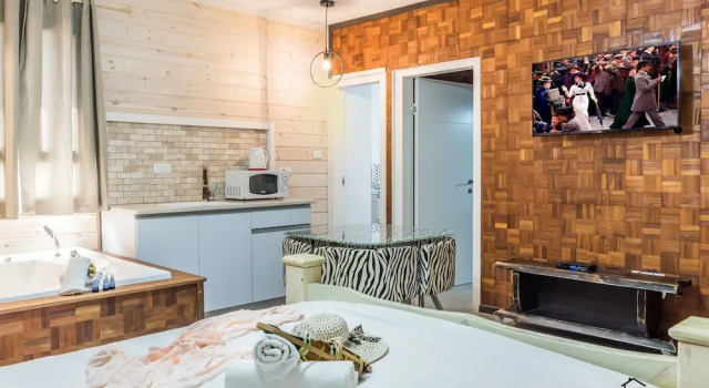 Люкс Deluxe Country Suites with Jaccuzzi & Pool
