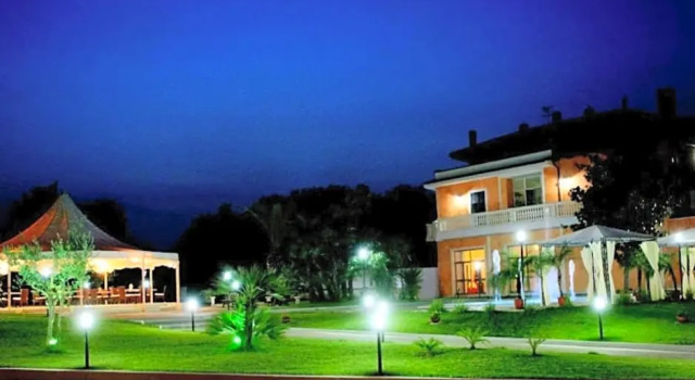 Ascot Holiday Home, Buchen Sie Hotel Caianello 