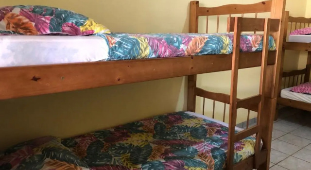 Кровать в общем номере Oncotô Palmas Hostel