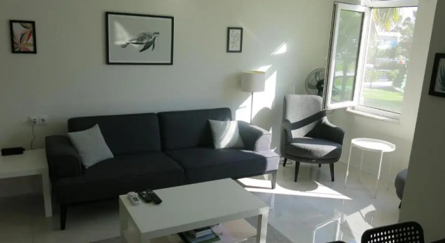 Summer House by the Sea - 40 m to the beach, Rezerwuj Hotel Hotele w Side Coast z basenem, Basen