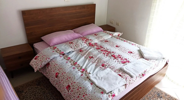 Beachfront Apartment - Plazh, Rezerwuj Apartament Hotele w Durres County z parkingiem, Parking