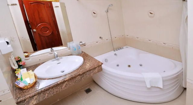 Люкс Luxury Tan Hoang Long Hotel
