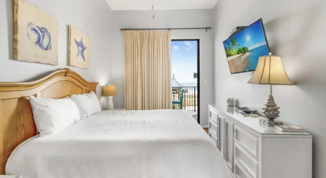 Номер Standard с балконом и с видом на океан Phoenix V by Southern Vacation Rentals
