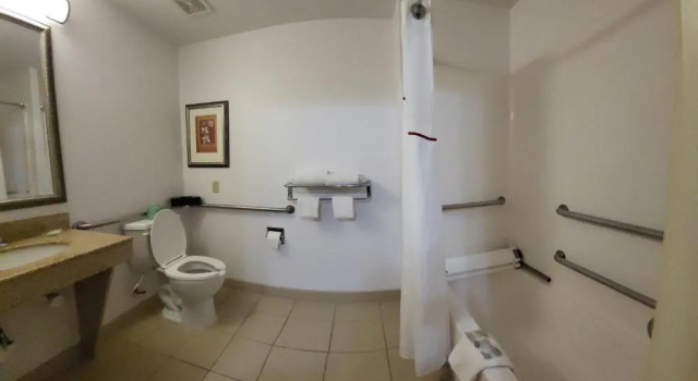 Четырёхместный номер Deluxe Red Roof Inn & Suites Midland