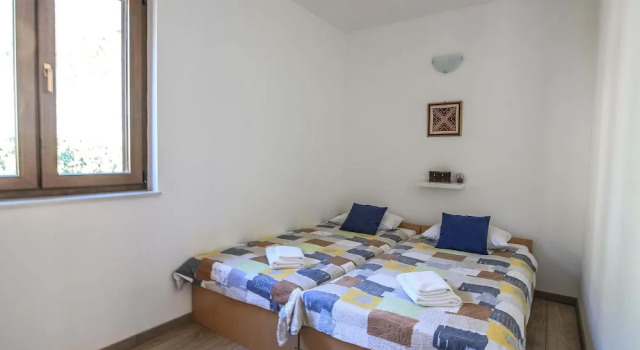 Spacious Apartment, Private Terrace in the Countryside, Wi-fi and Parking