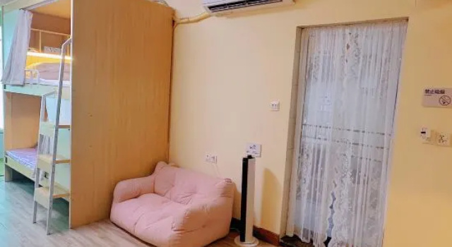 Кровать в общем номере (женский номер) Youjian Xiaowu Youth Hostel (Liuzhou Wuxing Commercial Street Qingyun Minsheng Market Branch)