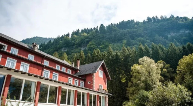 Grand Hotel Molveno, Забронировать Отель Отели и гостиницы Мольвено, рядом с Гондольный подъёмник Мольвено-Прадель (нижняя станция), Отель