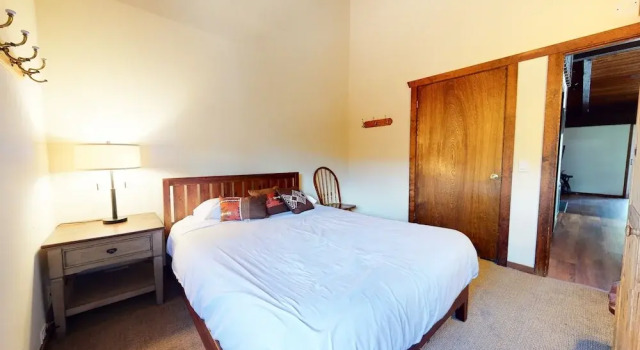 Mammoth Estates 113 Large Pet-Friendly Townhome, Walk to The Village, Private Washer Dryer by RedAwning