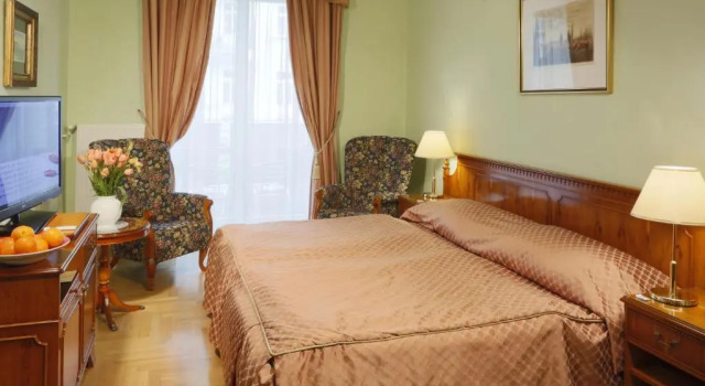 Hotel Bristol, Забронировать Отель Отели Карловых Варов с бассейном, рядом с Рыночная колоннада, Бассейн