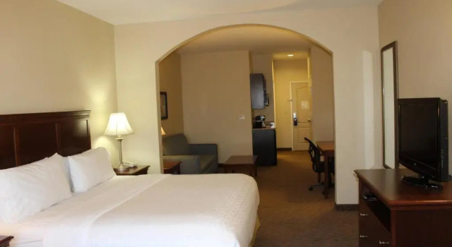Люкс Holiday Inn Express Hotel & Suites Cedar Hill by IHG