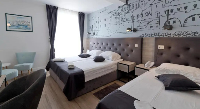 Трёхместный номер с балконом Hotel Perla