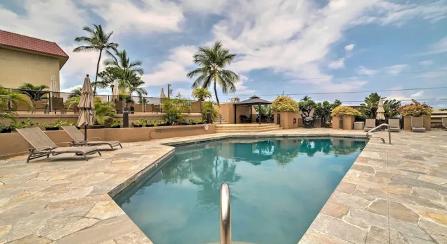 Kona Pacific Top Floor Retreat: Ocean View & Pool!