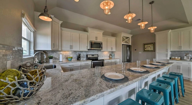 Коттедж Deck & Ocean Views: Home in Crystal Beach!
