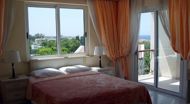 Трёхместный номер Standard с балконом The Prince Inn Hotel & Villas