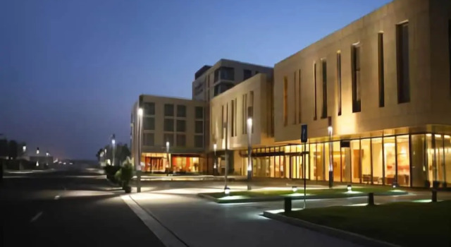 Howard Johnson Plaza Lingang Shanghai, Забронировать Отель Отели Шанхая 4 звезды, 4*