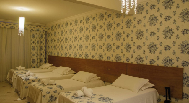Четырёхместный номер Executive Germanias Blumen Hotel
