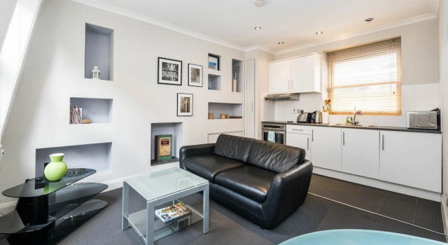 1 Bed Flat in St Paul's the Very Centre of London!, Забронировать Отель Лондонский Сити Лондон, рядом с Роупел-стрит
