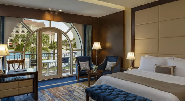 Двухместный номер Deluxe с балконом и с видом на бассейн The St. Regis New Capital, Cairo