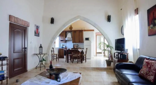 Traditional House 2 with Pool