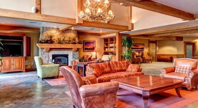 Luxury 1 Bedroom Mountain Vacation Rental in Breckenridge With Access to a Hot Tub and Heated Garage Parking