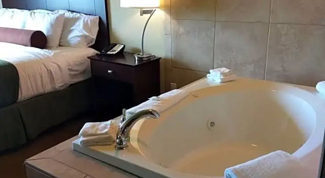 Двухместный номер Standard AmeriVu inn and Suites - Crookston