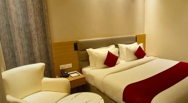 Номер Deluxe с балконом The White IBIS A Boutique Hotel