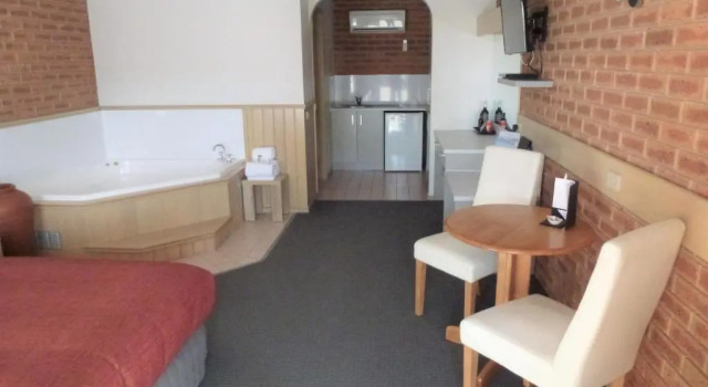 Двухместный номер Deluxe Colonial Motor Inn Bairnsdale Golden Chain Property