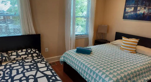 Коттедж с 3 комнатами Luxurious DC Townhome ideal for Large Families plus Free Parking