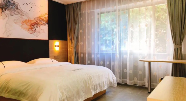 Двухместный номер Standard Shenzhen Hualian Boutique Hotel