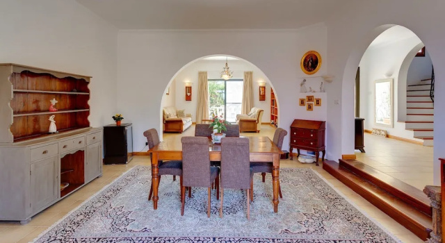 Superlative 4 Bedroom Villa With Private Pool, Prenota Villa Swieqi Malta