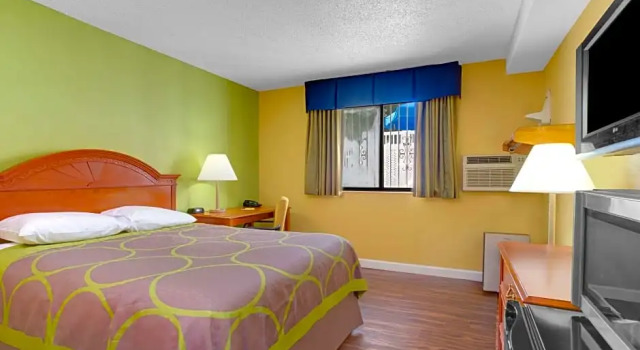 Люкс Super-8-Gainesville-I-75-Hospital-University-Area