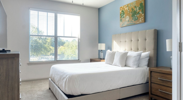 Landing Apartments Raleigh - North Hills, Забронировать Апартаменты/квартира Отели Роль с парковкой, рядом с Duke Raleigh Hospital, Парковка