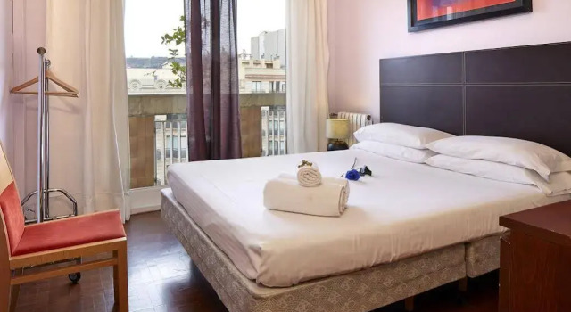 Plaza Spain Guest House, Забронировать Гостевой дом Гостевые дома Барселоны, рядом с Статуя «Женщина и птица», Гостевой дом