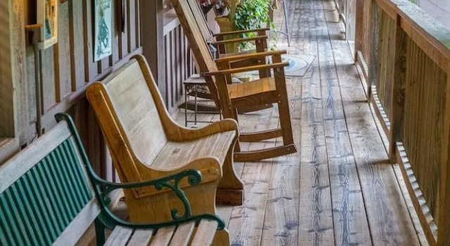 Lake view two bedroom, two bath log-sided cottage with private hot tub overlooking Lake Ouachita. by RedAwning, Boek Vakantiehuis Hotels in Missouri met zwembad, Zwembad