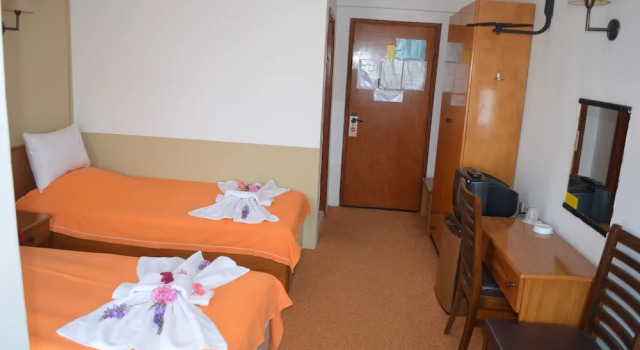Трёхместный номер Economy с балконом Megas Hotel