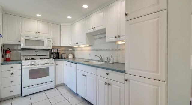 Апартаменты Scituate Vacation Rental - Walk to the Beach!