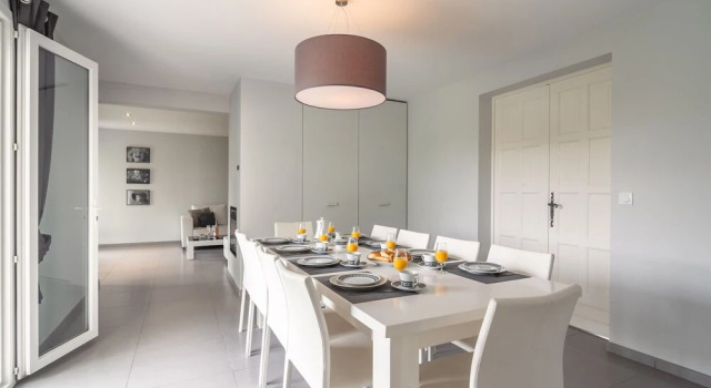 Villa in Occitanie with Private Pool, Varaa Villa Saint-Geniès-de-Fontedit Hérault