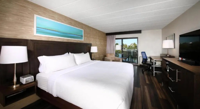 Номер Standard с видом на бассейн Holiday Inn Hotel Peterborough Waterfront by IHG