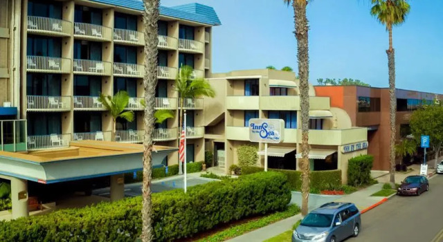 Кровать в общем номере Inn by the Sea, La Jolla