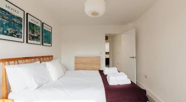 Redland Stay In Bespoke Home 2 of 2