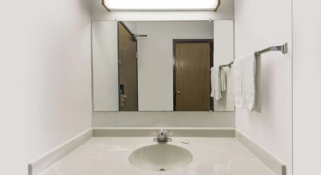 Super 8 by Wyndham Coshocton Roscoe Village