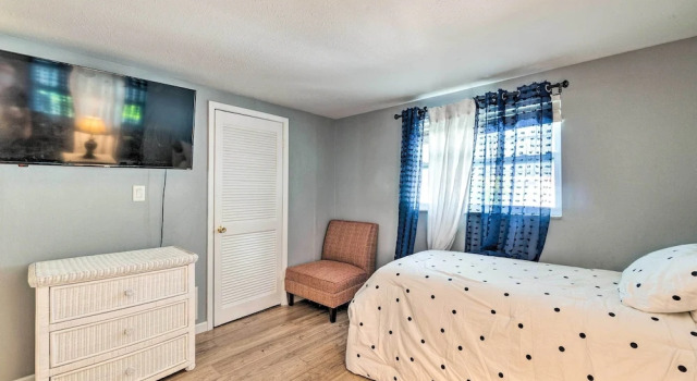 Коттедж Peaceful Venice Villa w/ Patio - 2 Miles to Beach