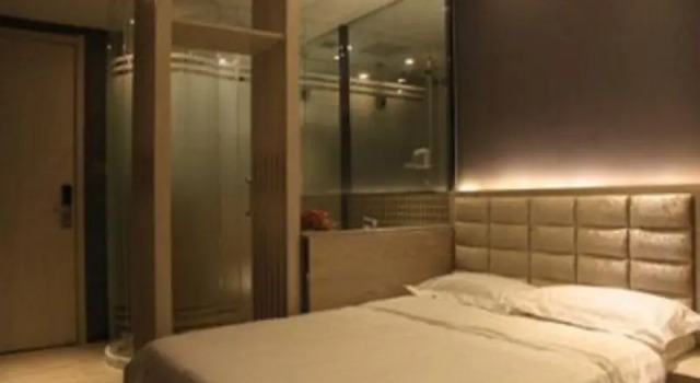 Super 8 by Wyndham Beijing Haidian Hua Yuan Qiao, Book Hotel Hoteller i Beijing Province med parkering, Parkering