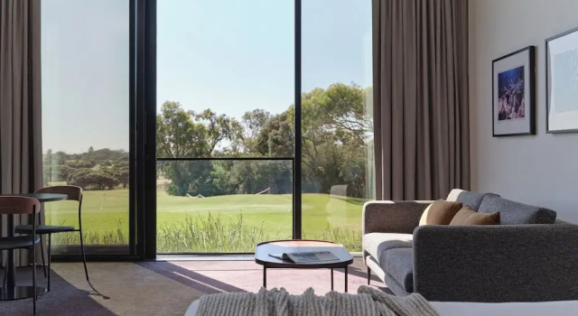 Номер Standard с балконом и с видом на поле для гольфа RACV Torquay Resort
